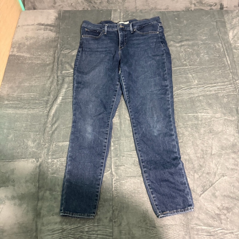 Levis Jeans womens 32 Shaping Skinny 311 Blue Denim Y2K Distressed Thighs